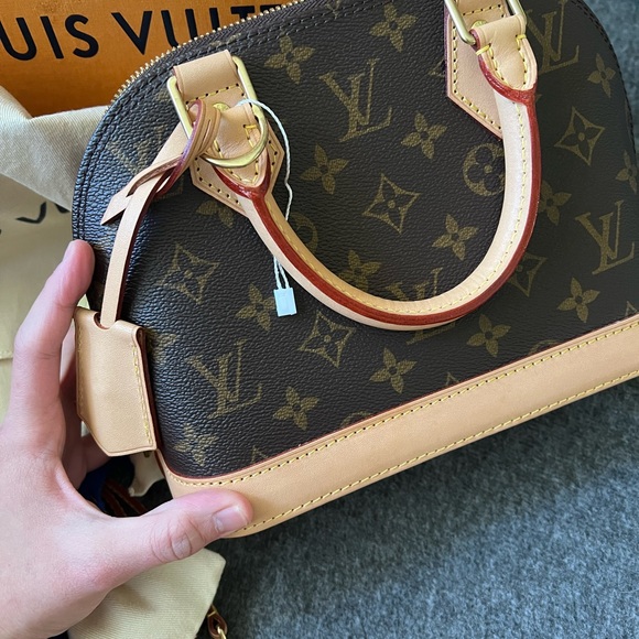Authentic 💯❤️‼️ Brandnew Bb Alma Louis Vuitton💯 - Picture 3 of 10